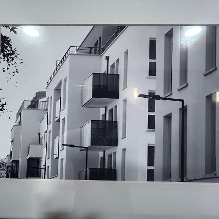 Chambre Individuelle Dans Un Appartement A 37 De Champs Elysees Sartrouville Exterior photo